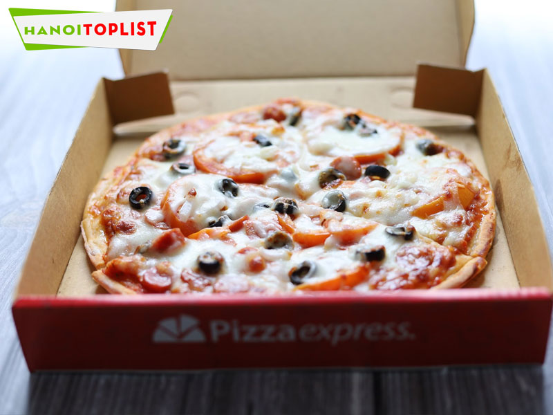 doi-ngu-phuc-vu-cua-pizza-express-hanoitoplist